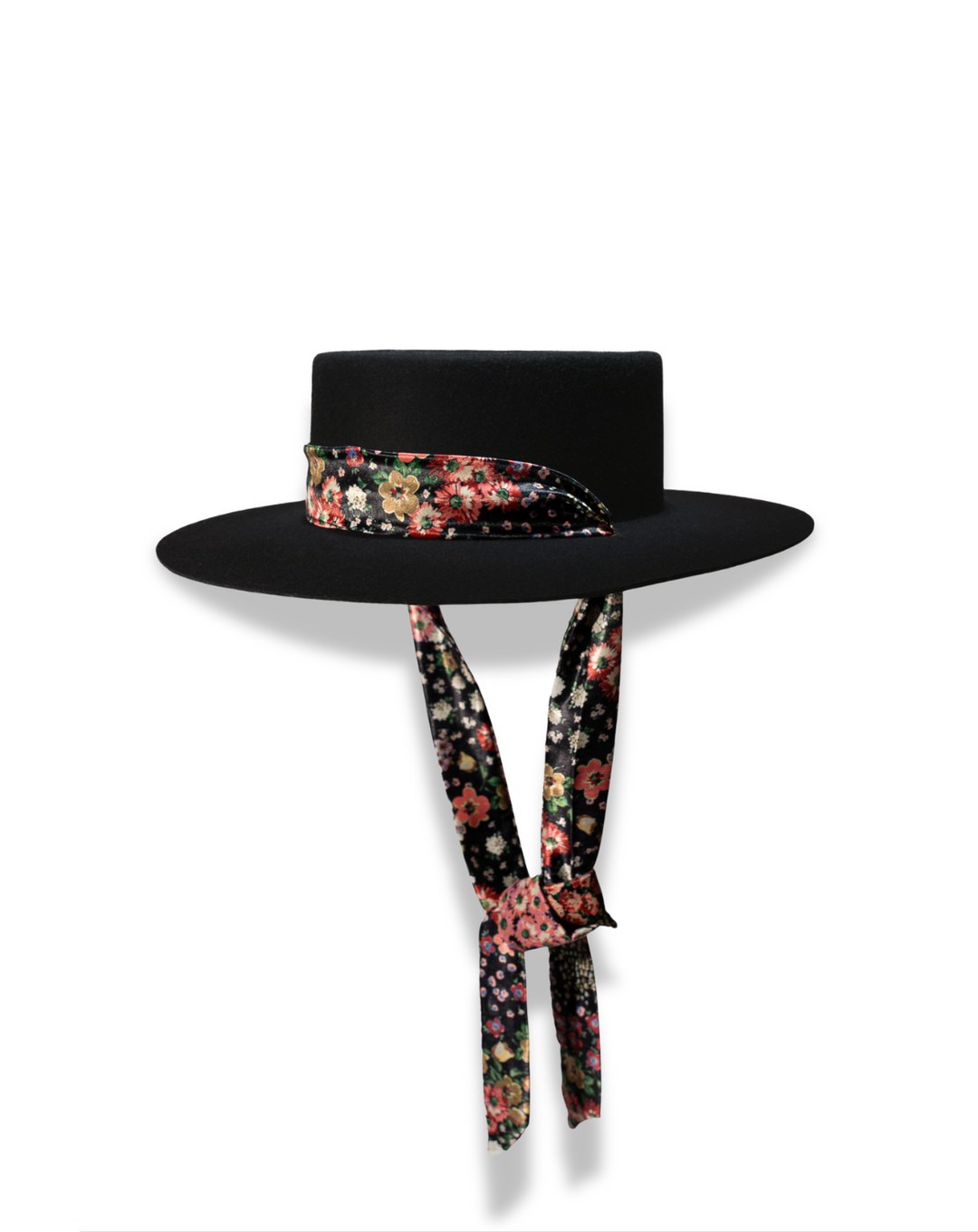 Chapeau noir avec ruban satiné motif fleur